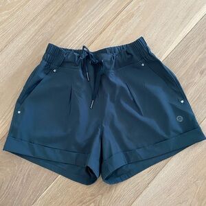 NWOT Mondetta Outdoor Shorts SZ Small